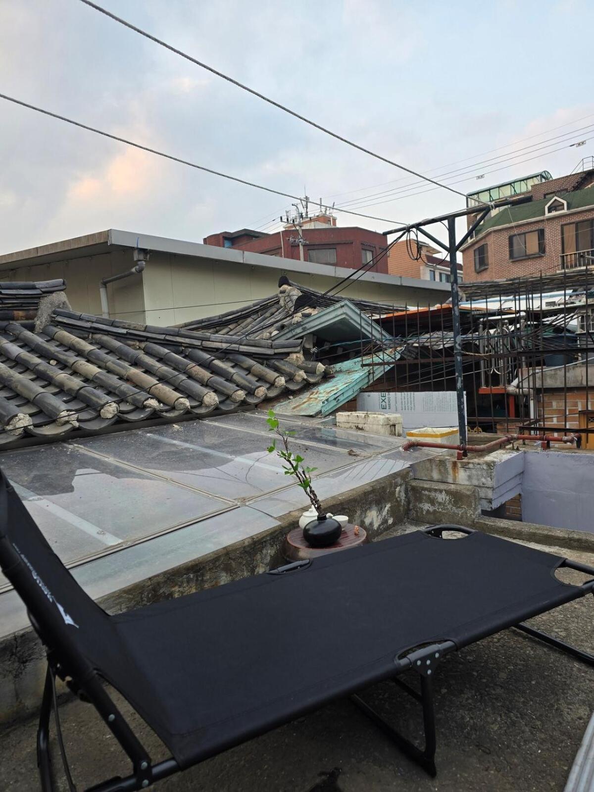 Holiday home #private Hanok #3rooms #barbecue #rooftop Sunbed #korea Station