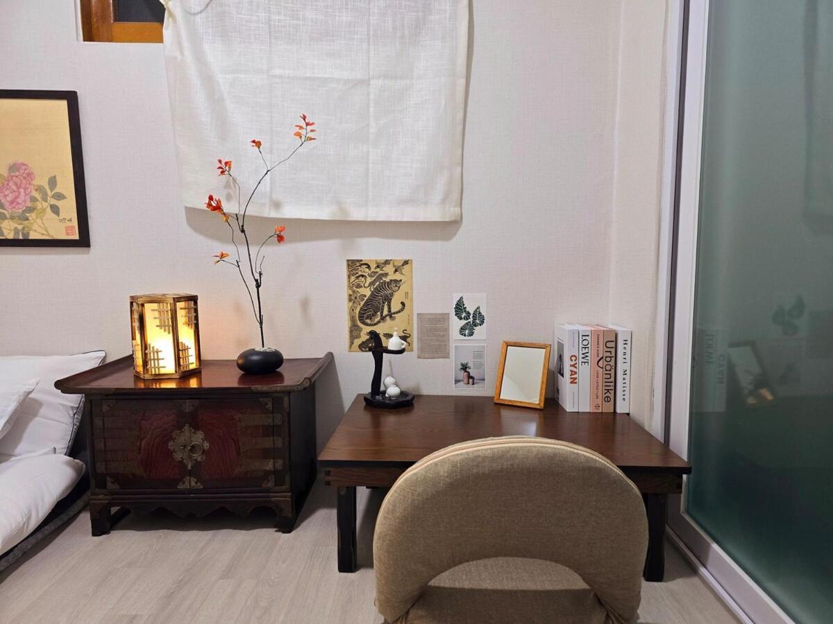 Holiday home #private Hanok #3rooms #barbecue #rooftop Sunbed #korea Station Seoul